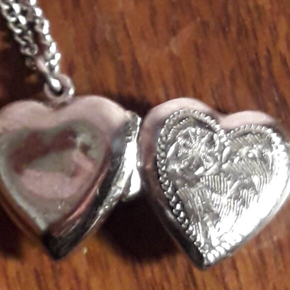 Vintage Puffy Sterling Silver Heart Locket 1930s-1940s - Picture 4 of 5